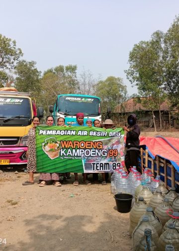 Wujudkan Kepedulian Sosial, Waroeng Kampoeng 99 Dan Team 89Jatiwangi Salurkan Enam Truk Tanki Air Bersih Untuk Warga Sukamukti 