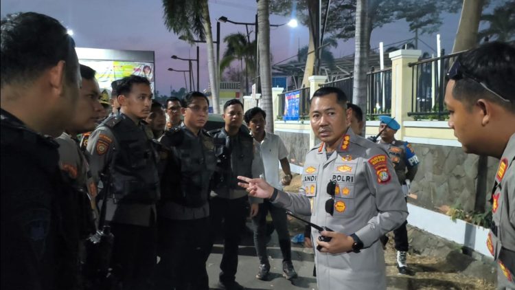 Kapolres Metro Bekasi Tinjau Langsung Pelayanan Pengamanan di Perbatasan Harapan Indah, Pastikan Pelayanan Humanis dan Keselamatan Pelajar