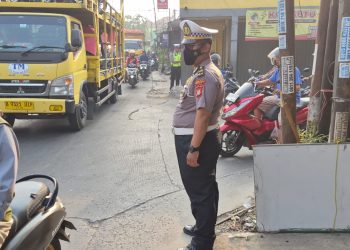 Polisi Hadir di Pagi Hari, Polsek Setu Atur Lalu Lintas demi Kelancaran dan Keselamatan Masyarakat
